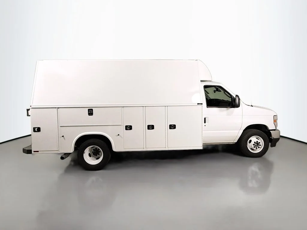 New 2026 Oxford White Ford E-350 SRW image 8