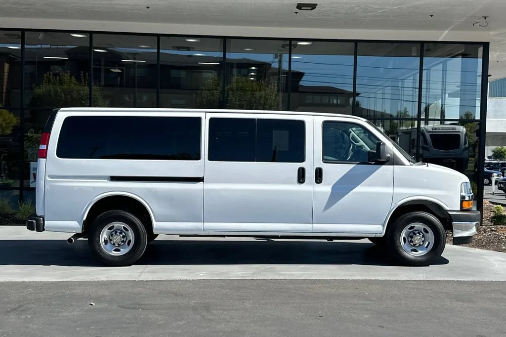 2024 Chevrolet Express Passenger LT - Photo 3