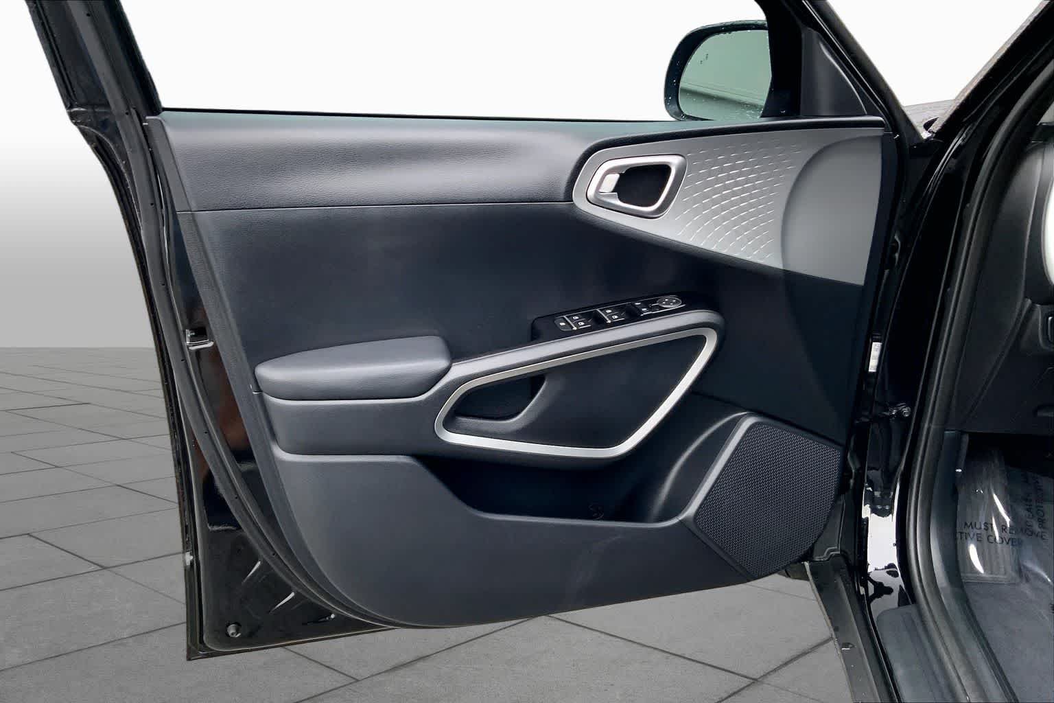 Used 2024 Fusion Black Kia LX image 21