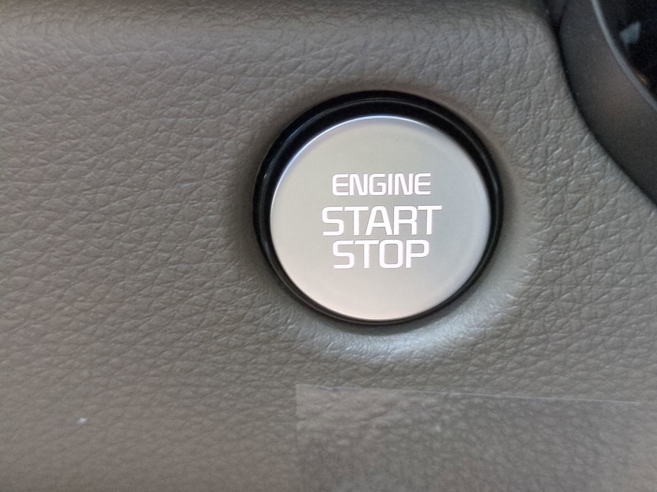 New 2026 Snow White Pearl Kia LXS image 33