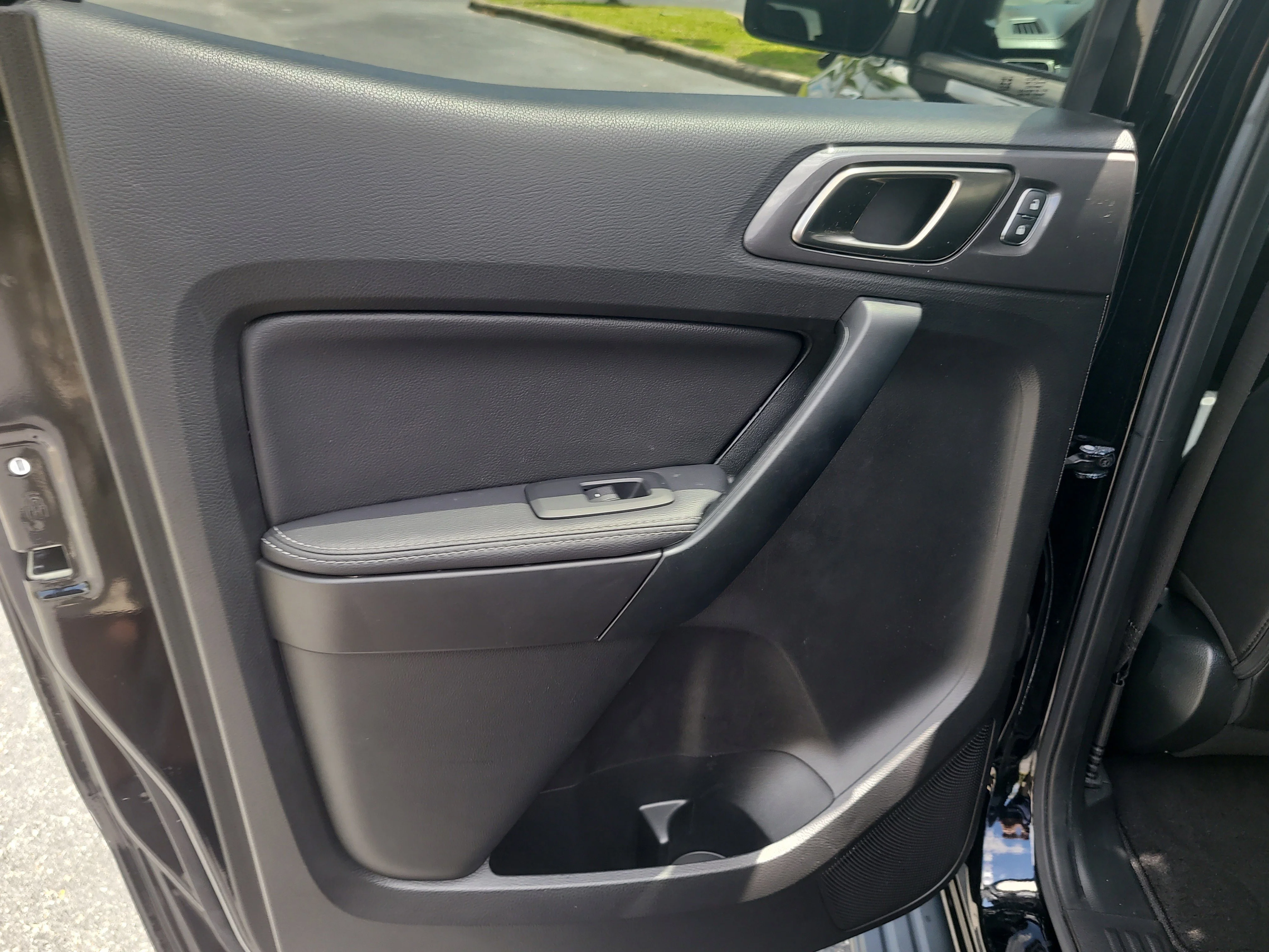 Used 2022 Shadow Black Ford LARIAT image 12