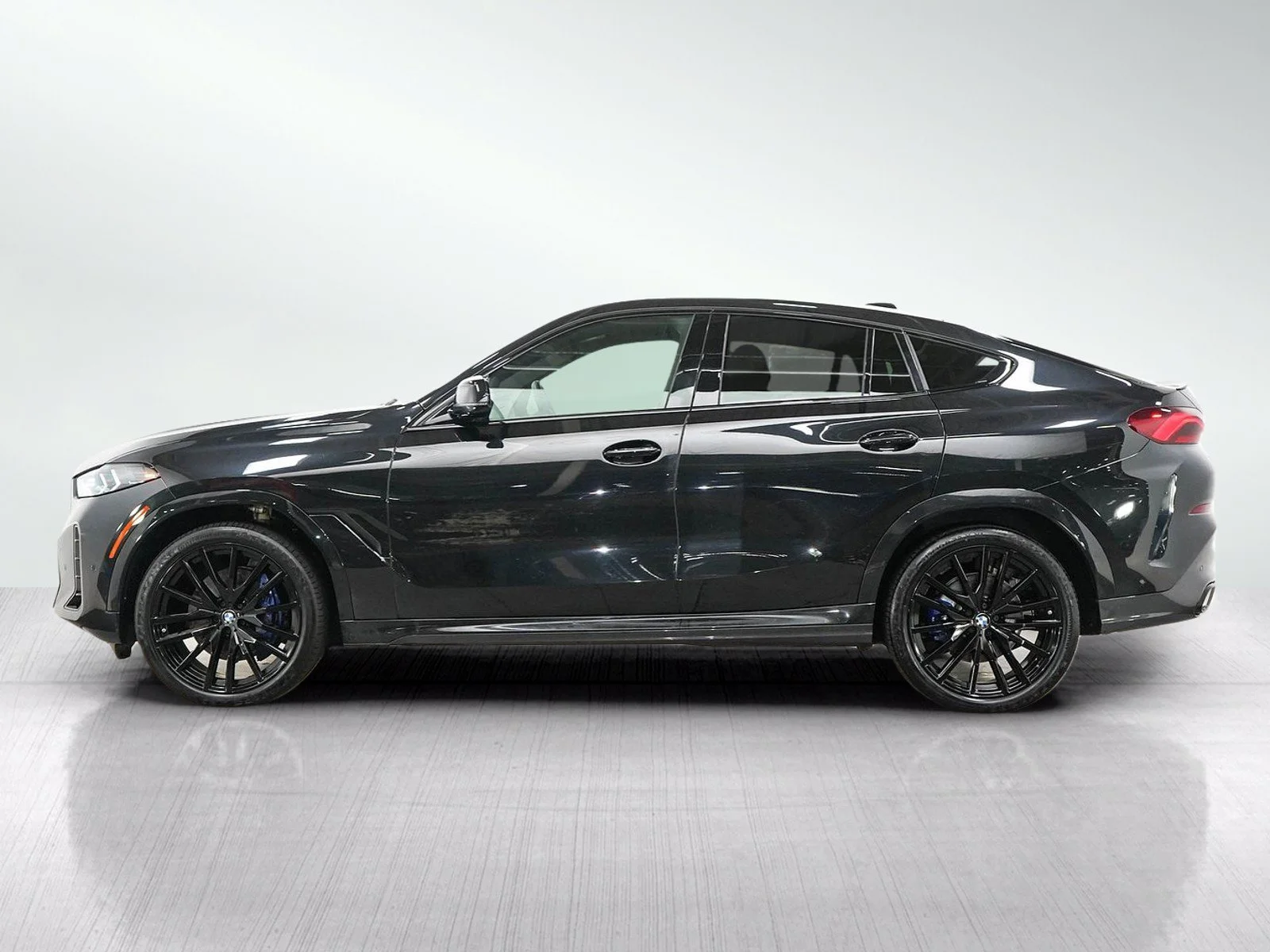 Used 2024 BMW X6 40i with VIN 5UX33EX0XR9V33309 for sale in Wayzata, Minnesota