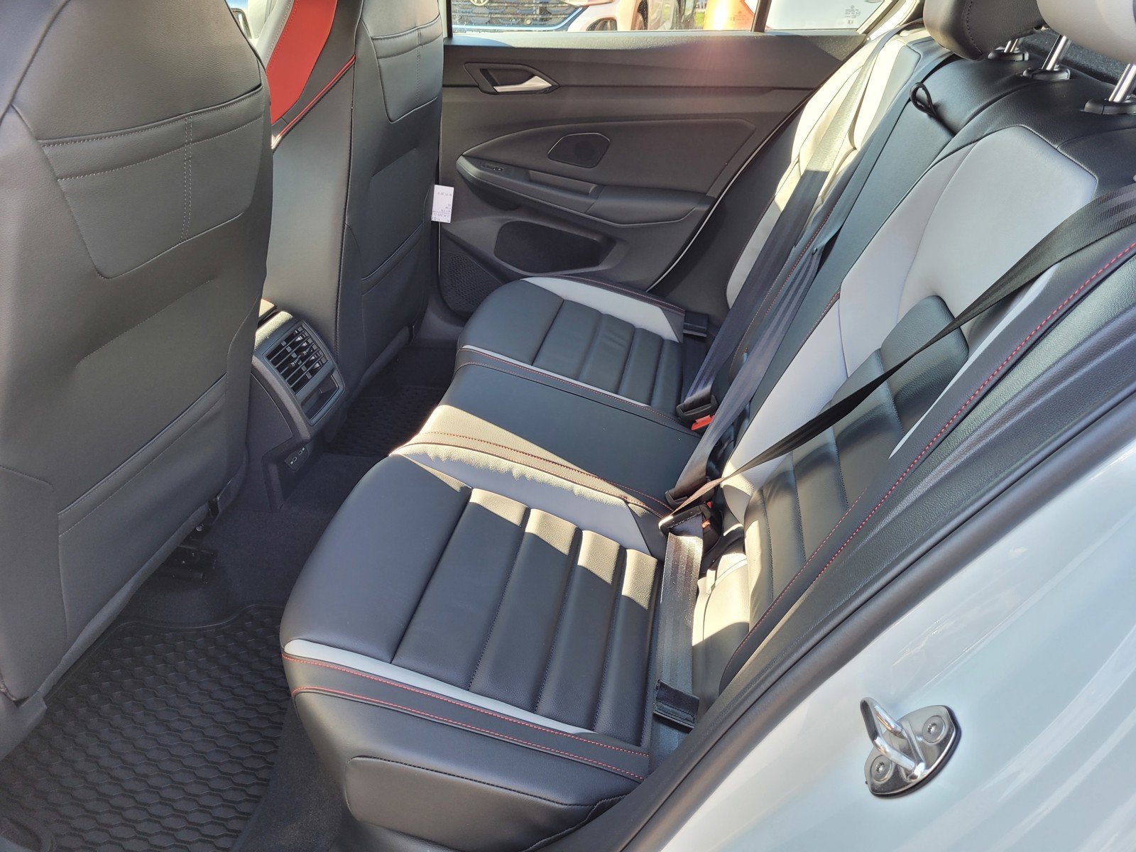 2026 Volkswagen Golf GTI SE - Photo 6