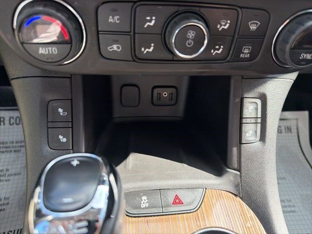 Used 2019 Dark Sky Metallic GMC SLE image 29