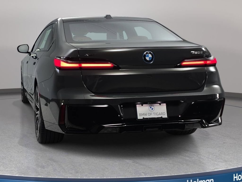 2026 BMW 7 Series 750e - Photo 6