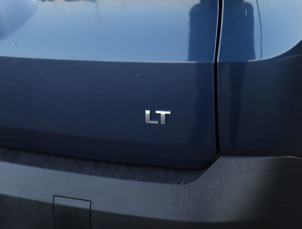 Used 2023 Northsky Blue Metallic Chevrolet LT Cloth image 36
