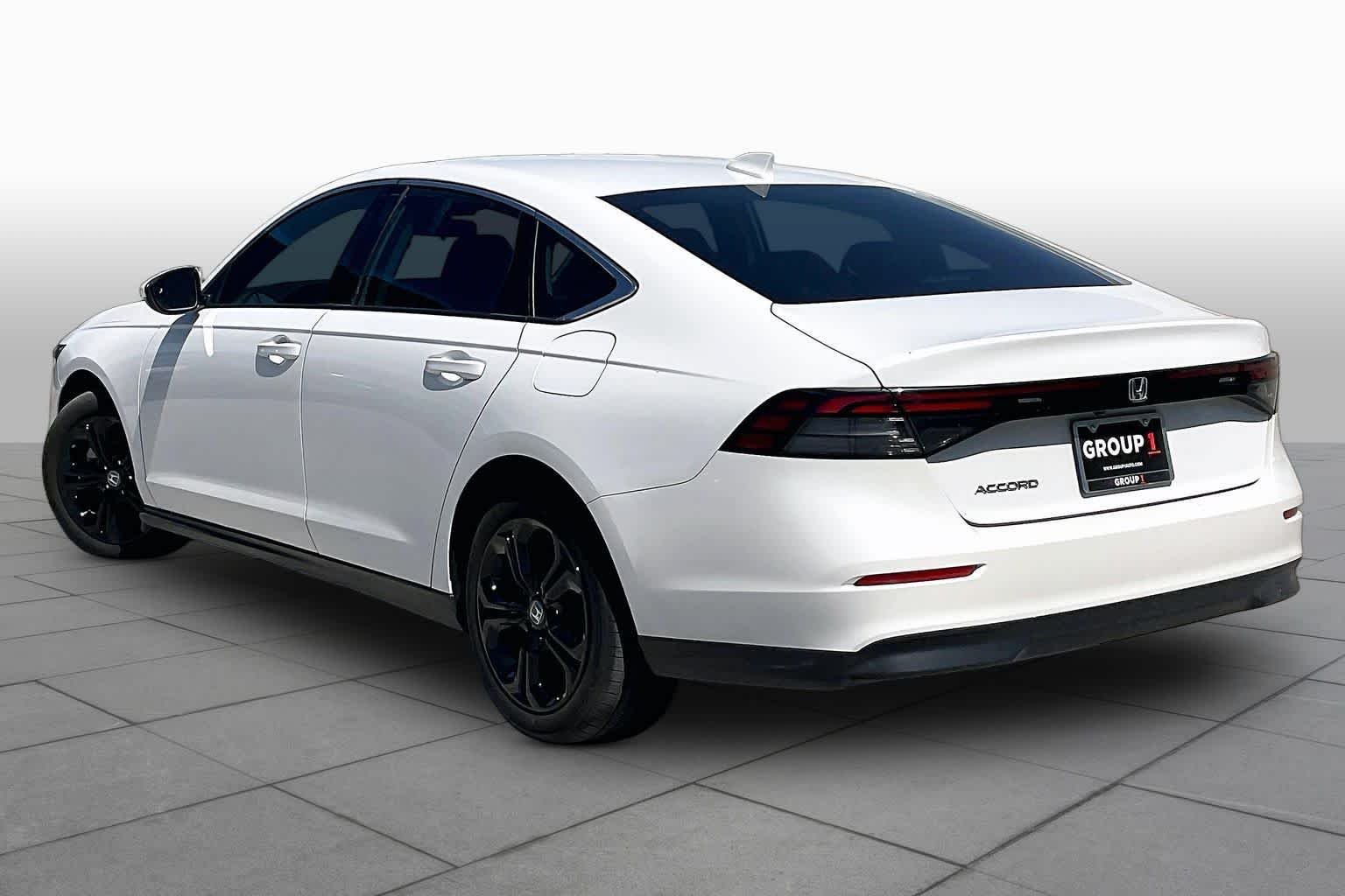 Used 2024 Platinum White Pearl Honda EX image 11