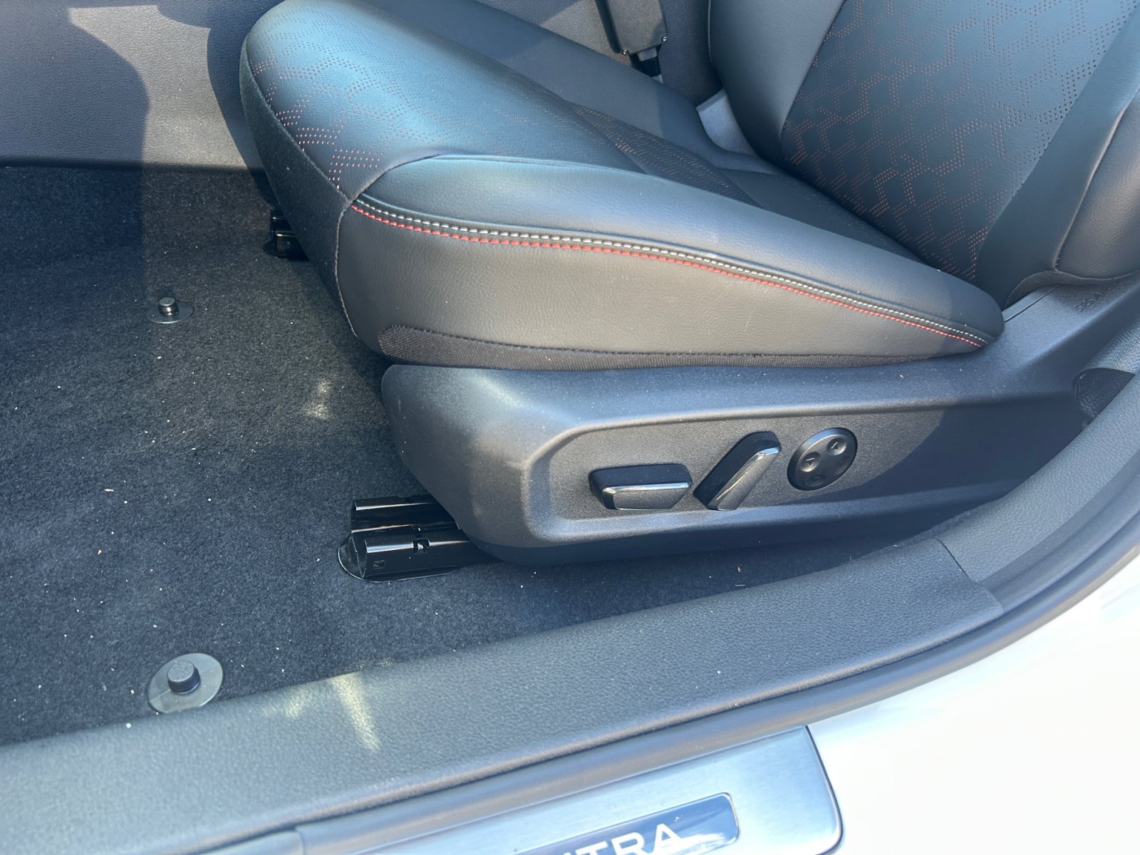 2026 Nissan Sentra SR - Photo 9