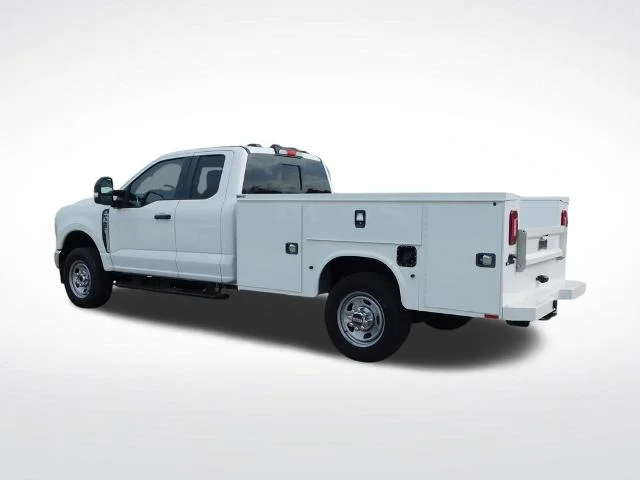 2025 Ford F-350 Super Duty Chassis Cab XL - Photo 41