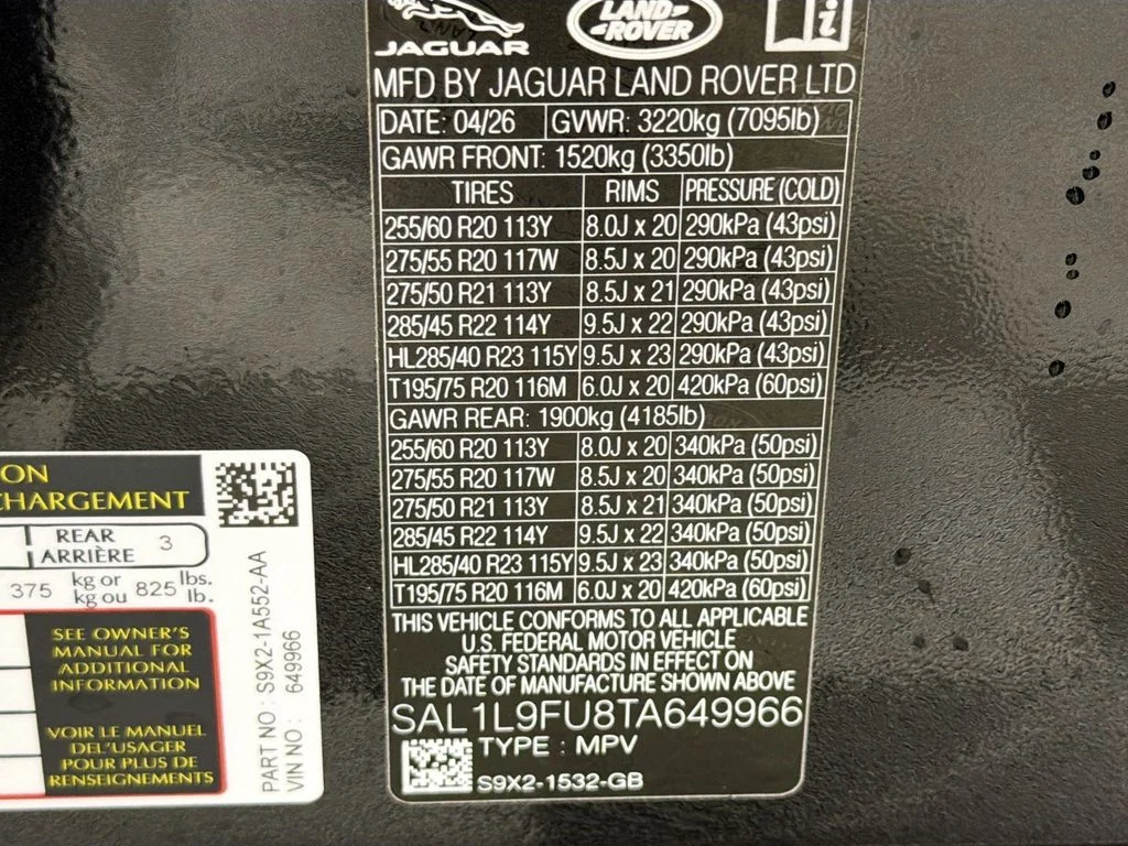 New 2026 Santorini Black Land Rover Dynamic SE image 34