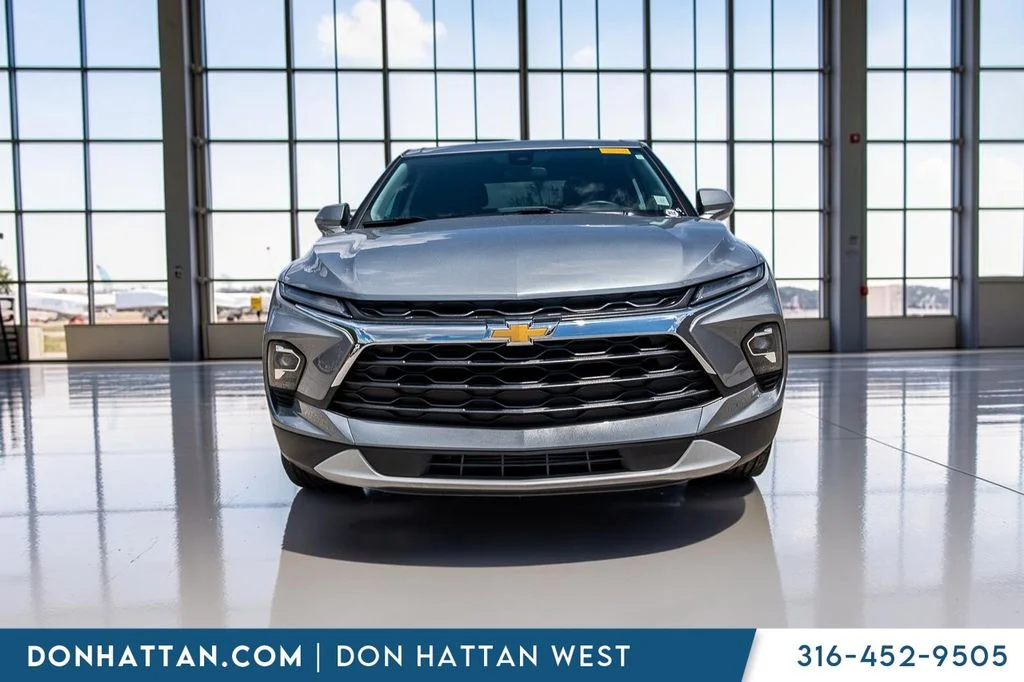 Used 2025 Gray Chevrolet LT image 30