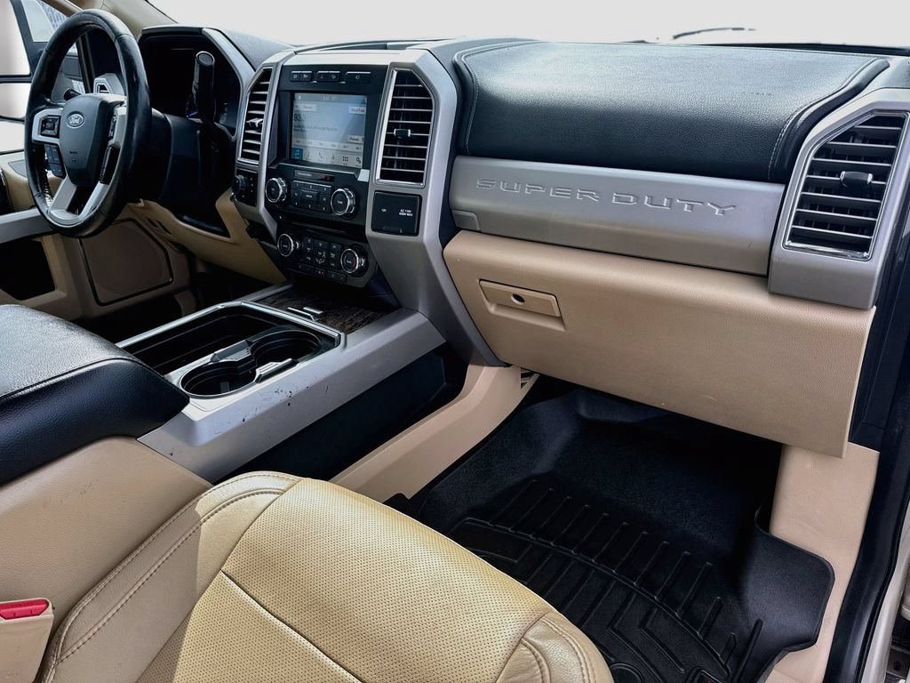 Used 2017  Ford Lariat image 32