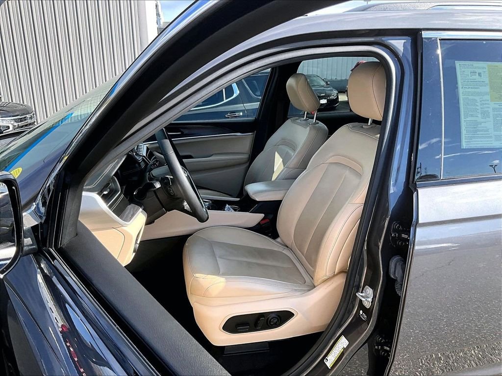 Used 2023 Metallic Jeep Limited image 10