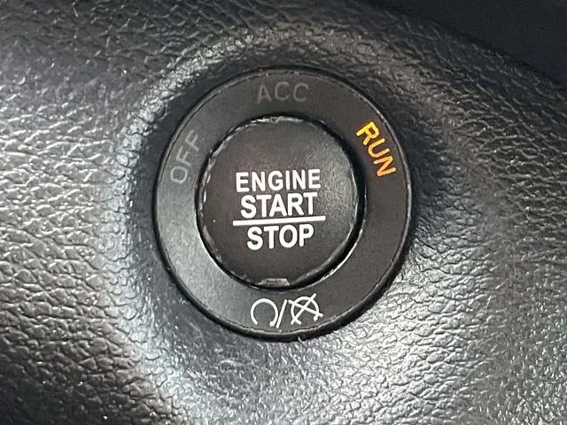 Certified Used 2019 Diamond Black Jeep Latitude Plus image 24