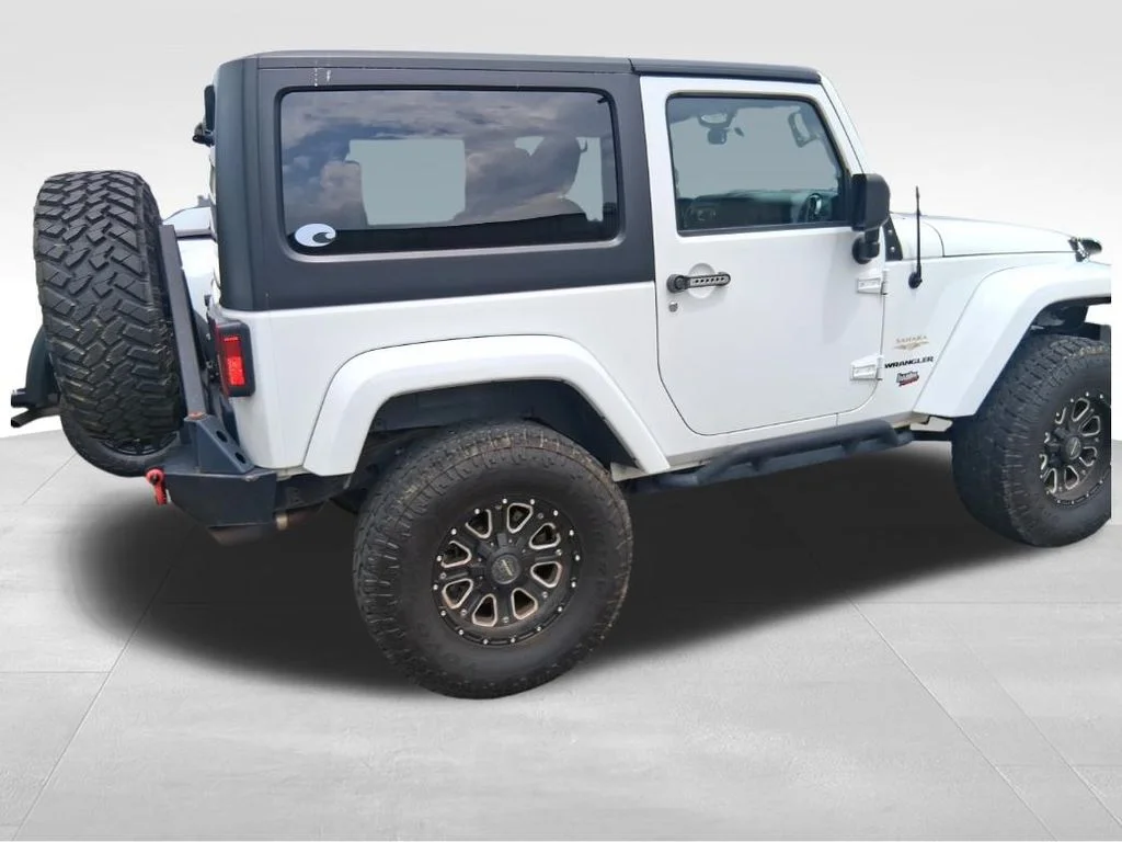 Used 2012 White Jeep Sahara image 4