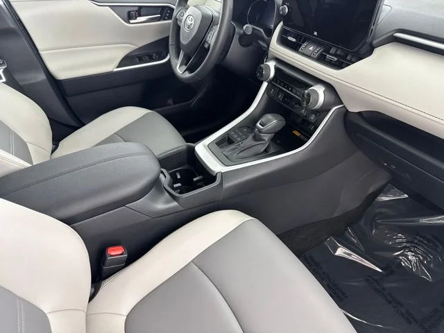 Used 2025 Beige Toyota XLE Premium image 25