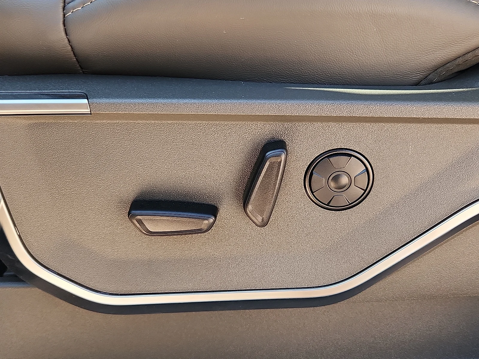 New 2026 Agate Black Metallic Ford Platinum image 16