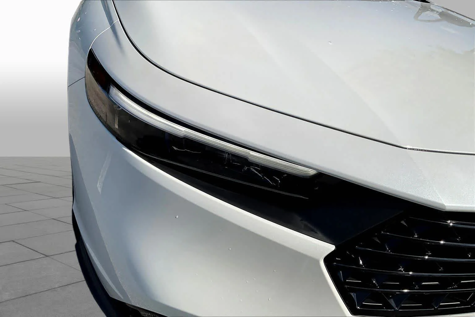 New 2026 Platinum White Pearl Honda SE image 13