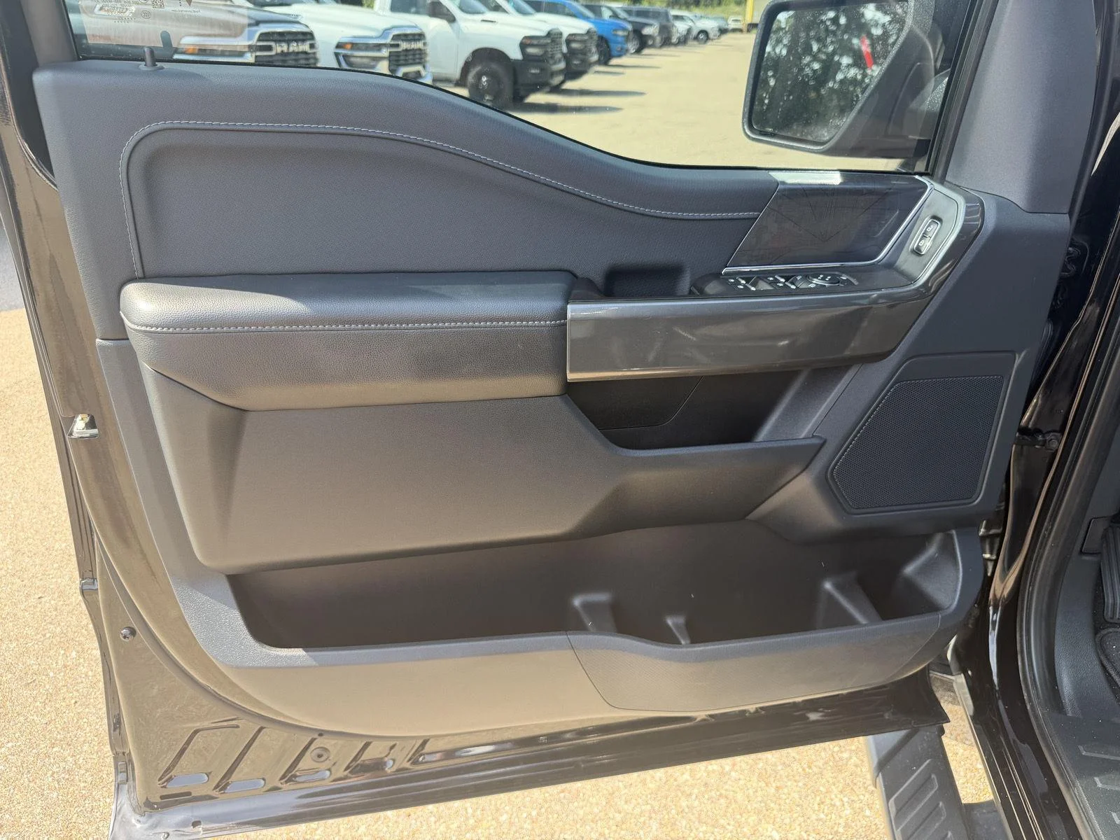 Used 2023 Agate Black Ford XLT image 14