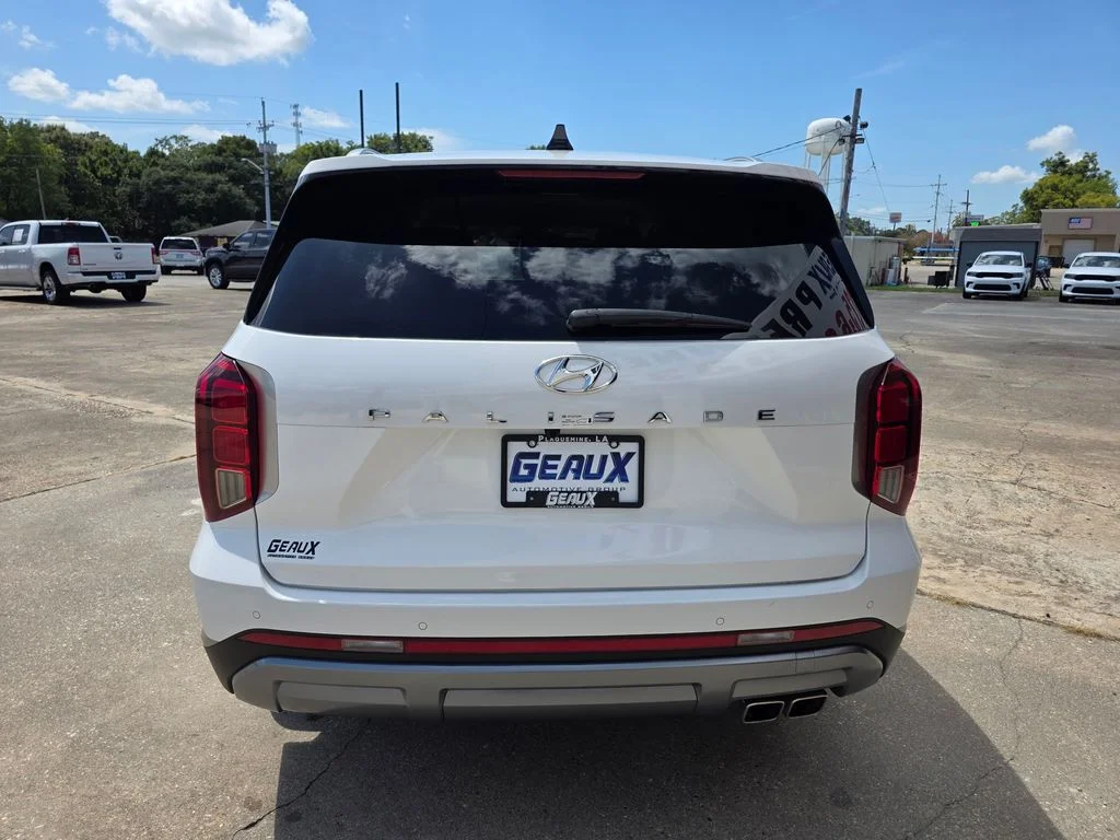 Used 2025 White Hyundai SEL image 5