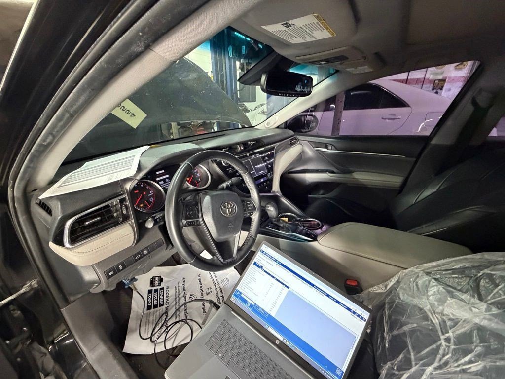 Used 2018 Midnight Black Metallic Toyota XSE V6 image 7