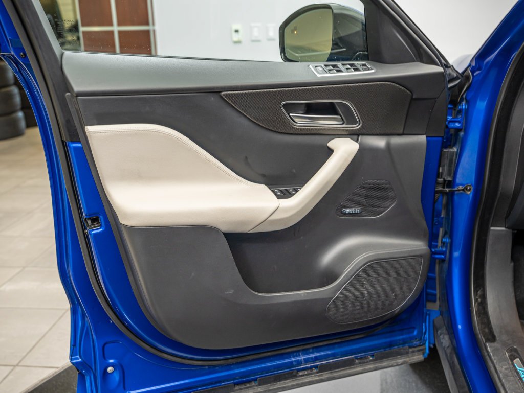 Used 2019 Caesium Blue Metallic Jaguar 30t R-Sport image 19