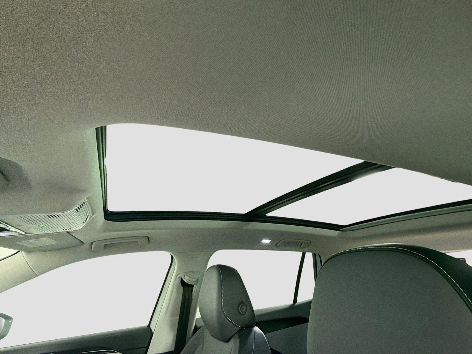 New 2026 Pure White Volkswagen SE image 20