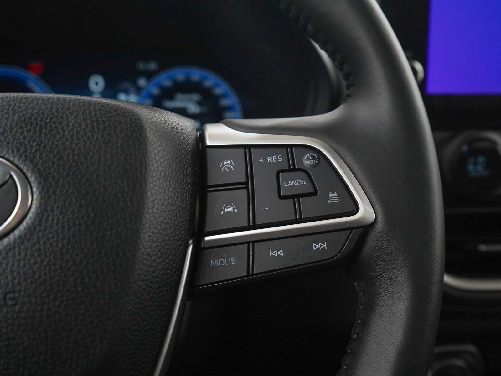 Used 2025  Toyota XLE image 29