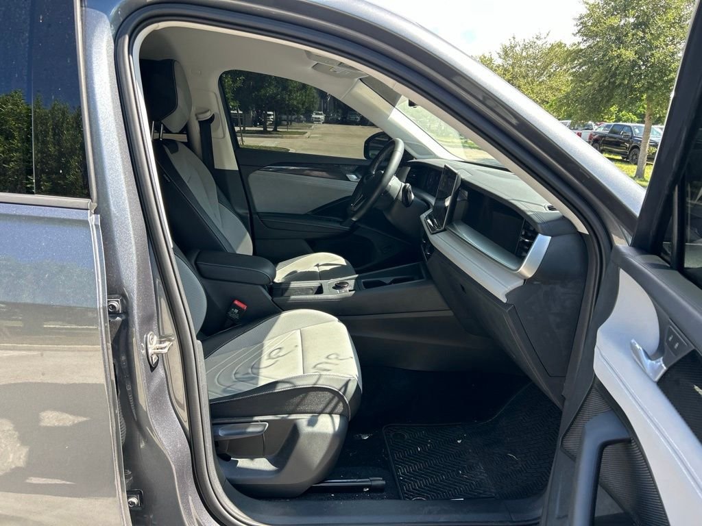 Certified Used 2025 Gray Volkswagen 2.0T SE image 41