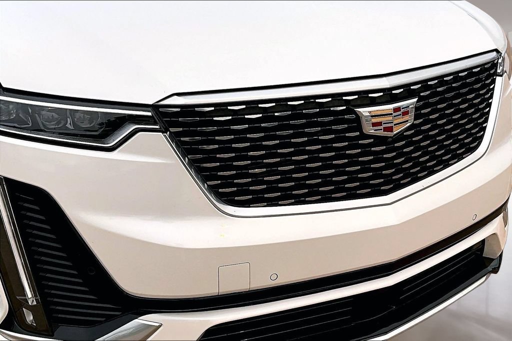 Certified Used 2025 Crystal White Tricoat Cadillac Premium Luxury image 29