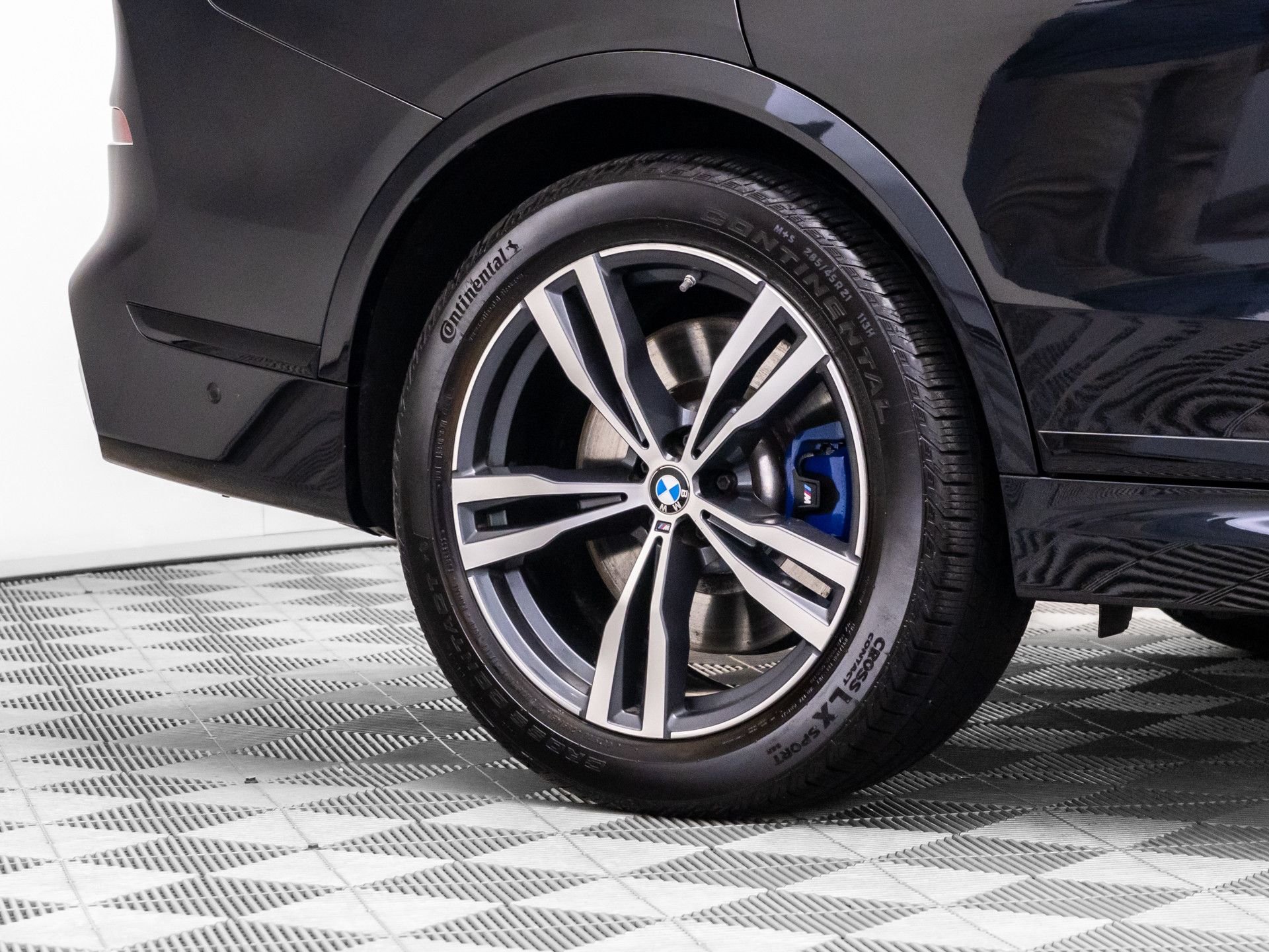 Used 2024 Black BMW M60i image 39