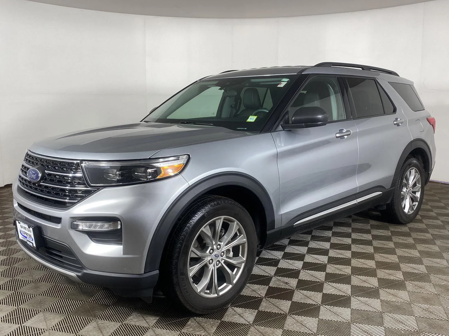 Used 2023 Iconic Silver Ford XLT image 10