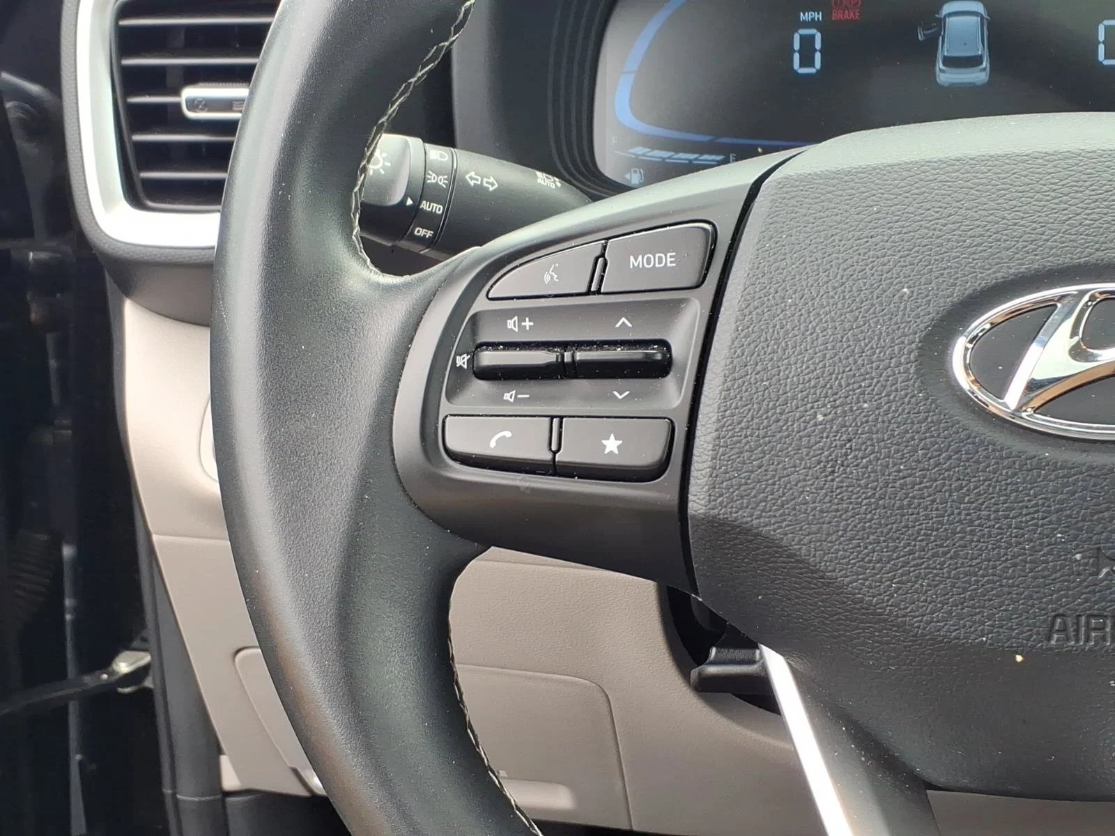 Used 2025 Onyx Black Hyundai SEL image 19