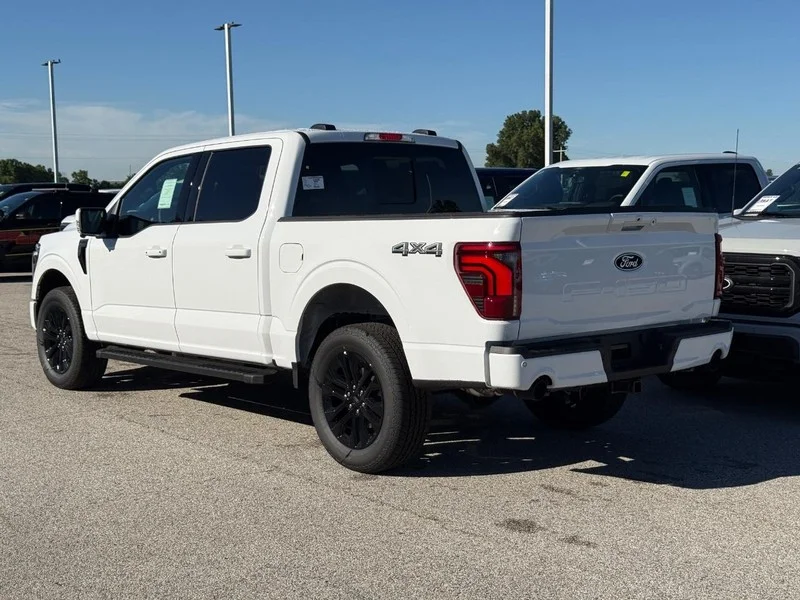 New 2026 Oxford White Ford LARIAT 4WD SuperCrew 5.5