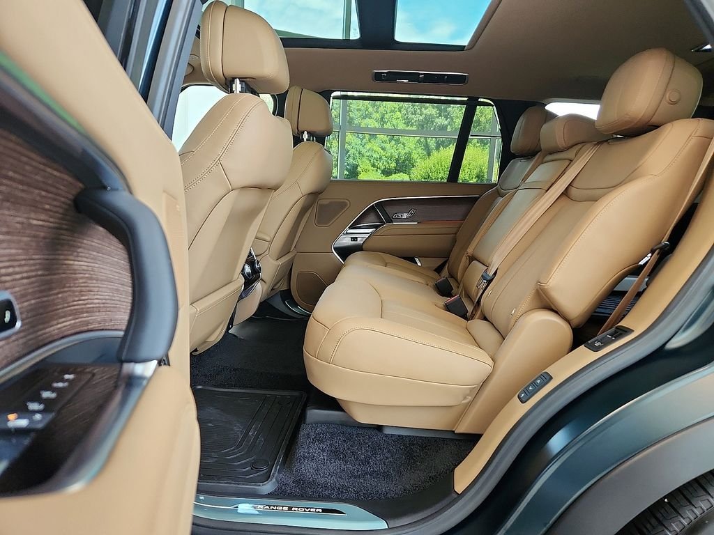 New 2026 British Racing Green Satin Land Rover SE image 5
