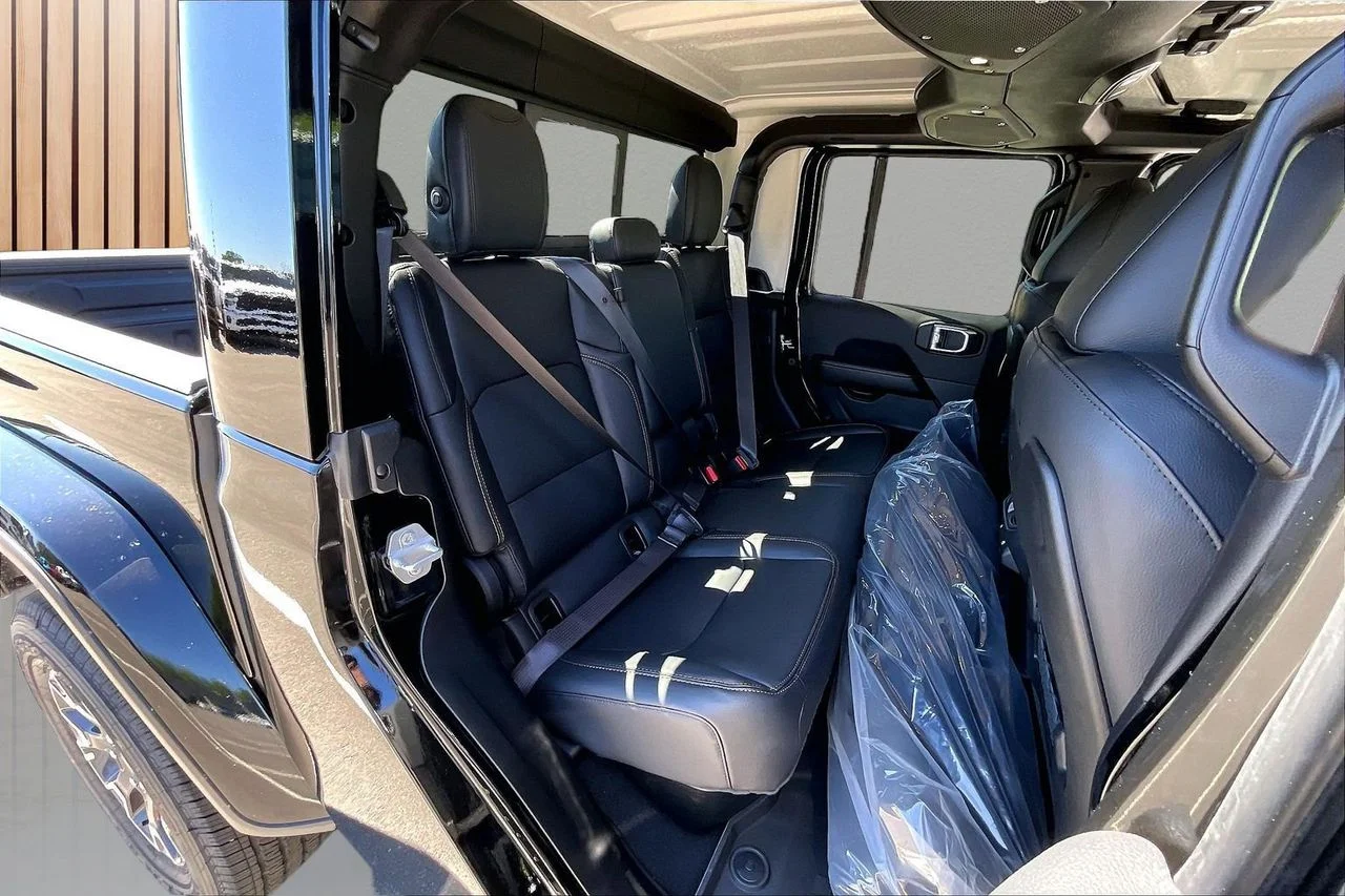 New 2026 Black Clear-Coat Exterior Paint Jeep Sahara image 19