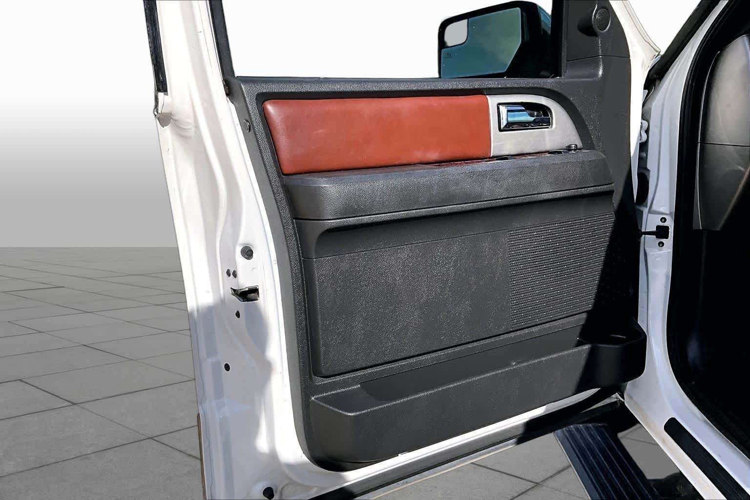 Used 2013 White Platinum Metallic Tri-Coat Ford King Ranch image 22