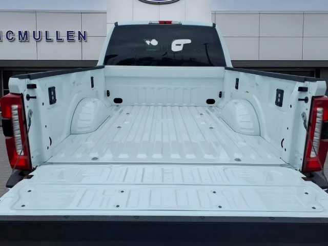 New 2027 Oxford White Ford F-250® XLT image 33
