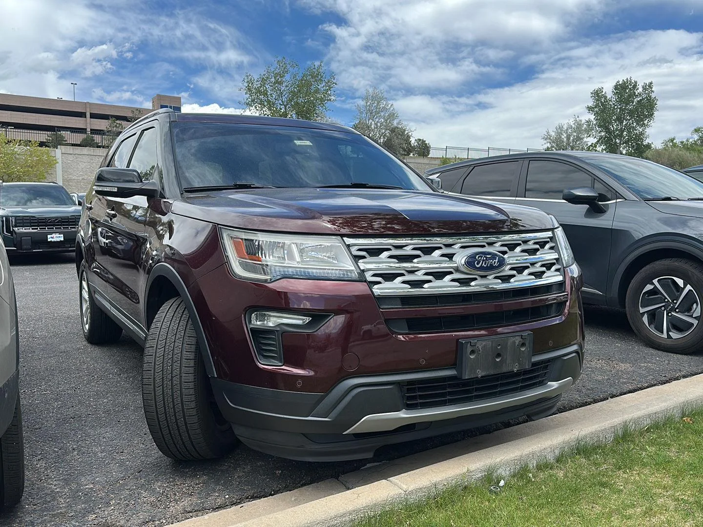 Used 2018 Burgundy Velvet Metallic Tinted Clearcoat Ford XLT image 3