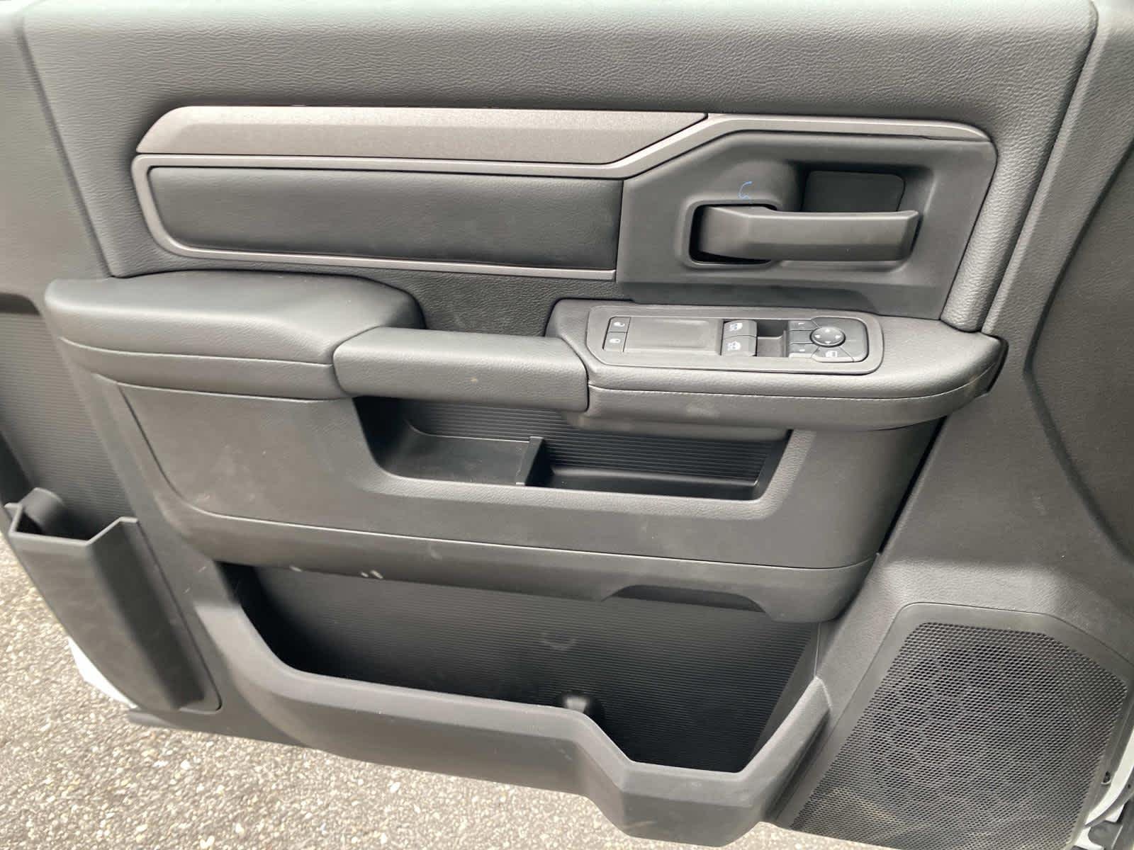 2026 RAM 3500 Chassis Tradesman - Photo 15