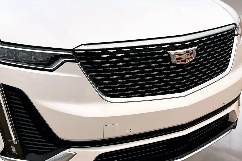 Certified Used 2025 Crystal White Tricoat Cadillac Premium Luxury image 29