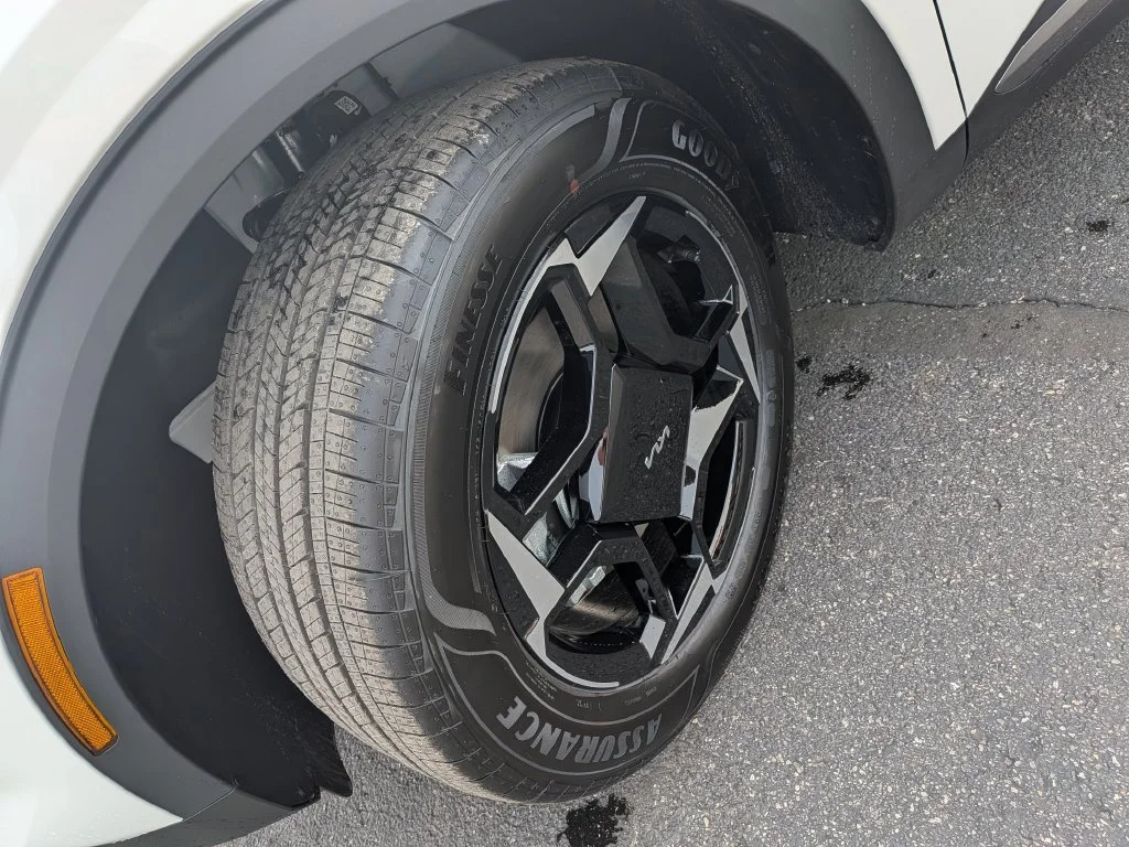 New 2027 Snow White Pearl Kia EX image 35