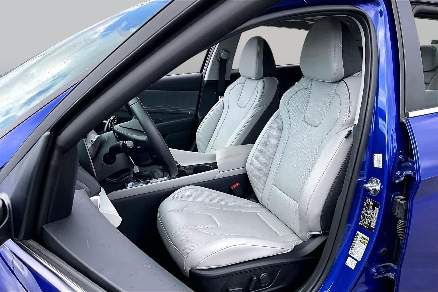 2025 Hyundai Elantra Limited - Photo 16
