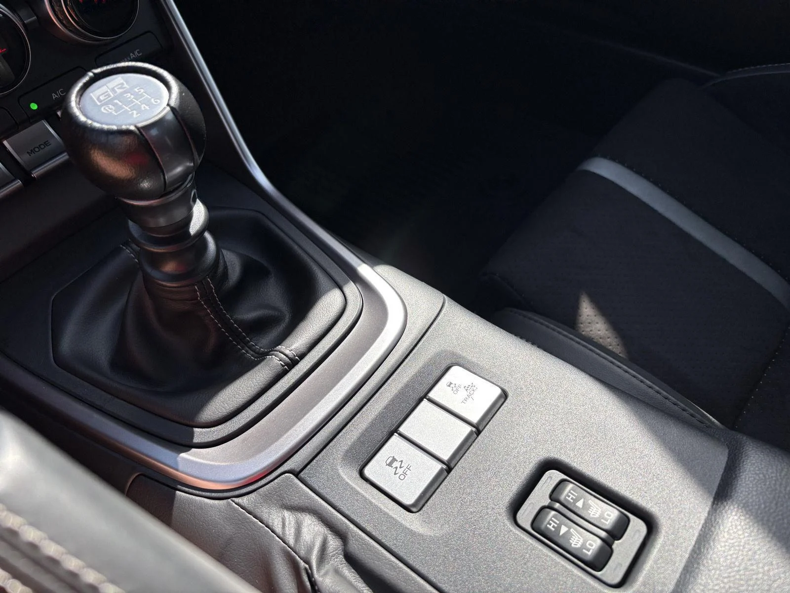 Used 2025 BLACK                     TOYOTA PREMIUM MANUAL image 5
