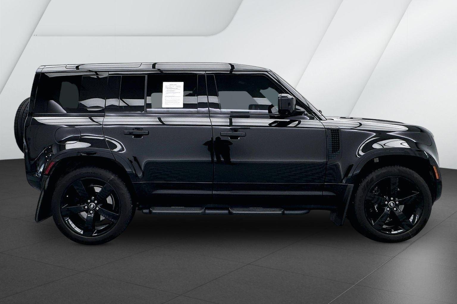 Used 2025 Santorini Black Metallic Land Rover V8 image 5