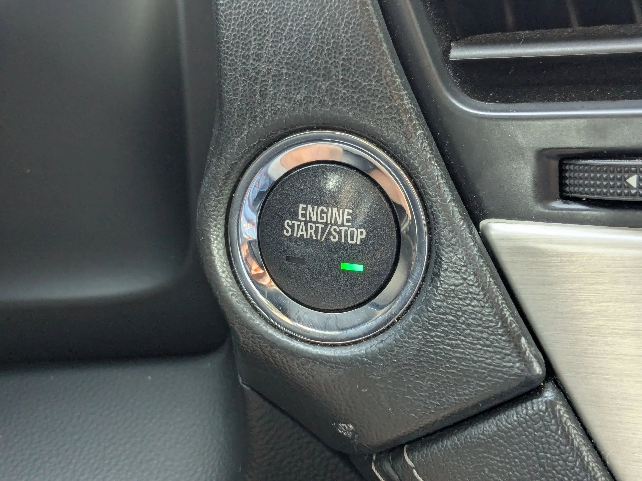 Used 2017 Onyx Black GMC Denali image 18