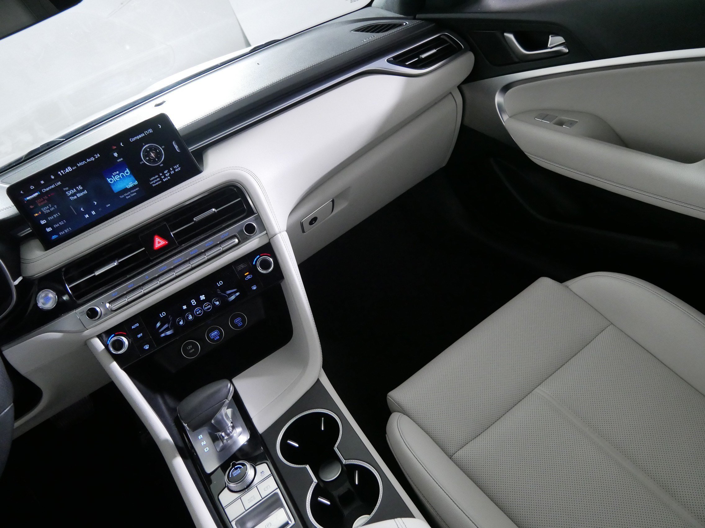 Certified Used 2024 Savile Silver Genesis 2.5T image 11