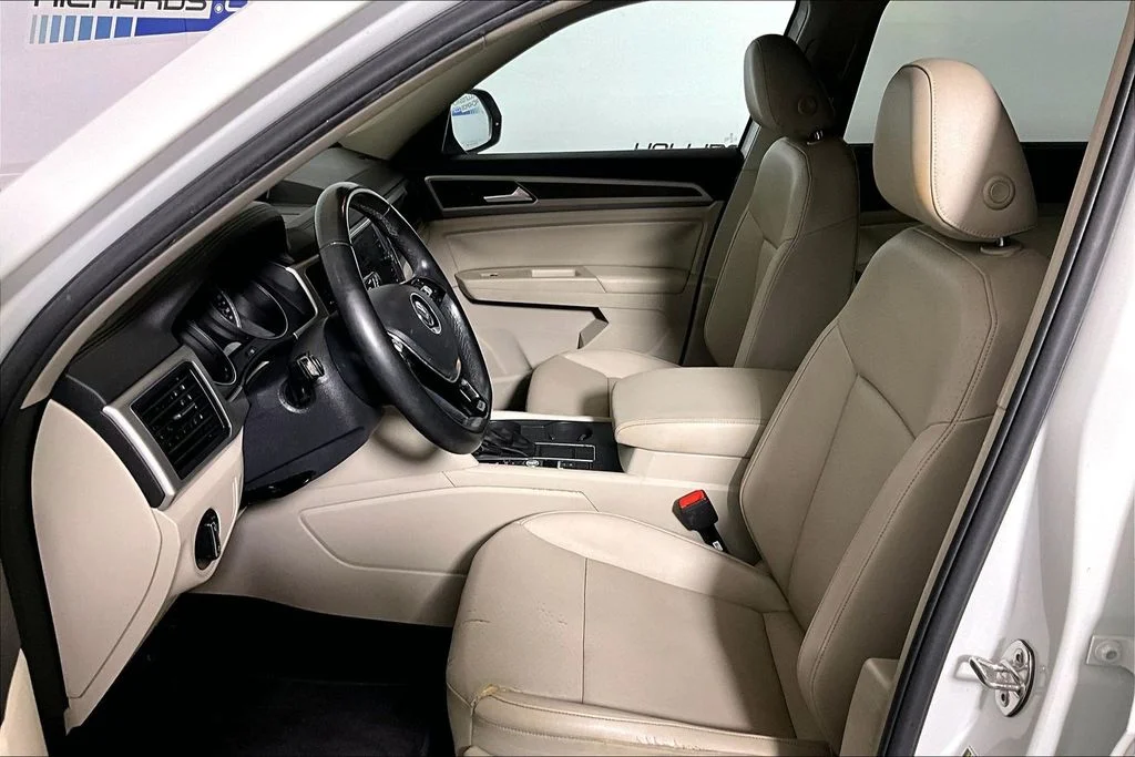 Used 2019 Pure White Volkswagen 3.6L V6 SE image 20