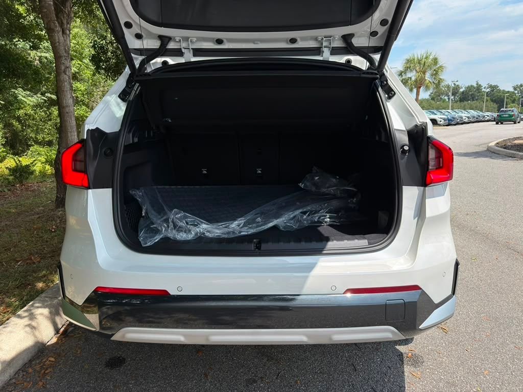 New 2026 White BMW xDrive28i image 23