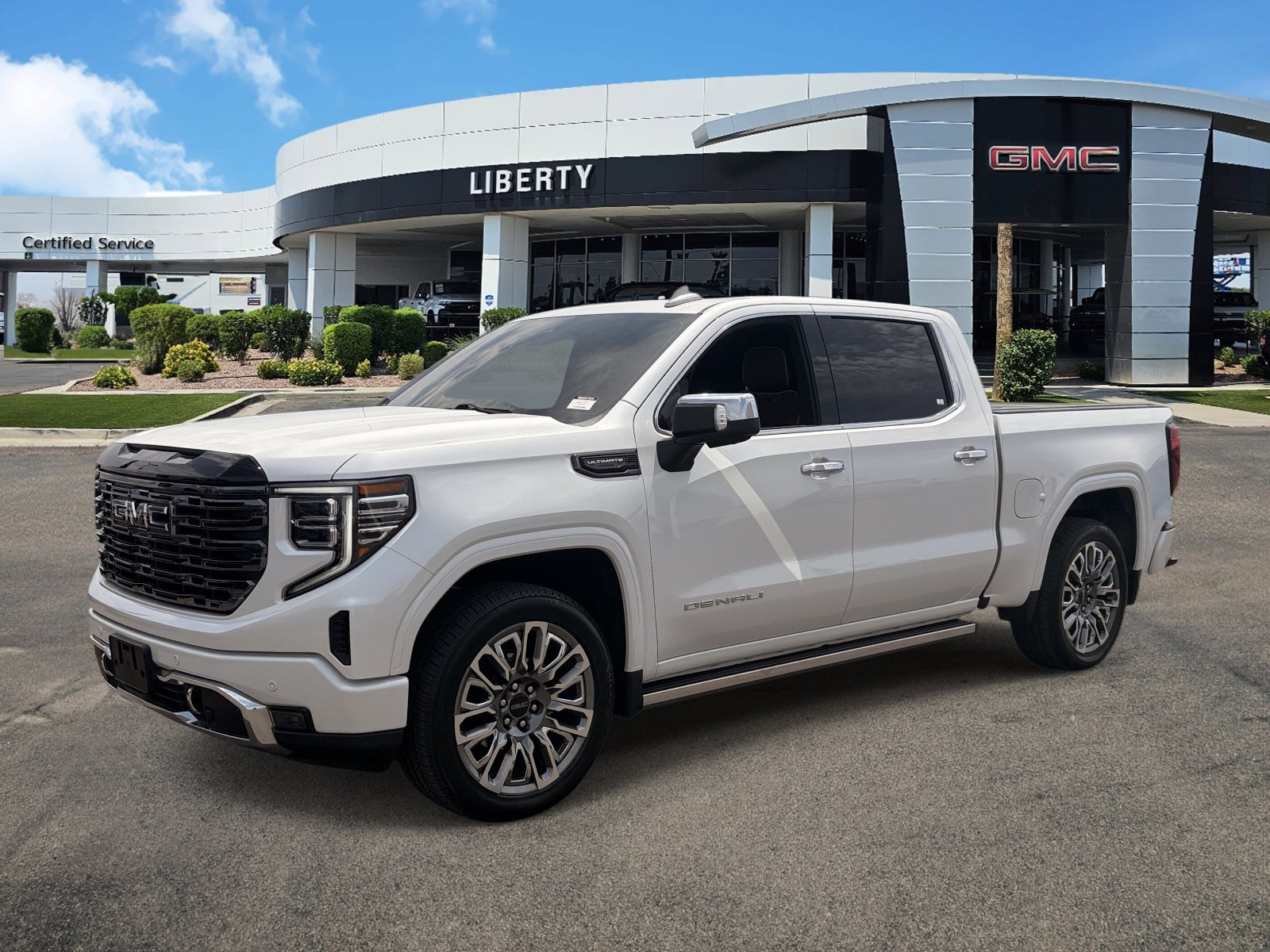 Used 2025 White Frost Tricoat GMC Denali Ultimate image 28